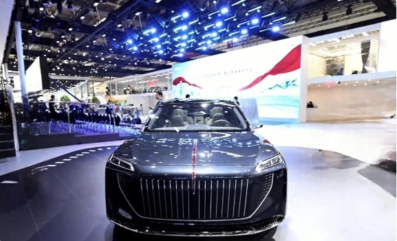 一汽紅旗首創(chuàng)玄武巖纖維復(fù)合材料推動產(chǎn)業(yè)低碳轉(zhuǎn)型 一汽紅旗首創(chuàng)玄武巖纖維復(fù)合材料推動產(chǎn)業(yè)低碳轉(zhuǎn)型